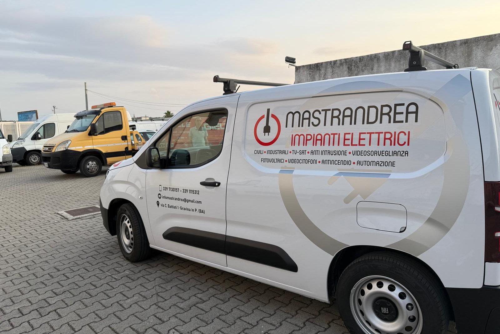 Furgone di Mastrandrea Impianti parcheggiato a Gravina in Puglia