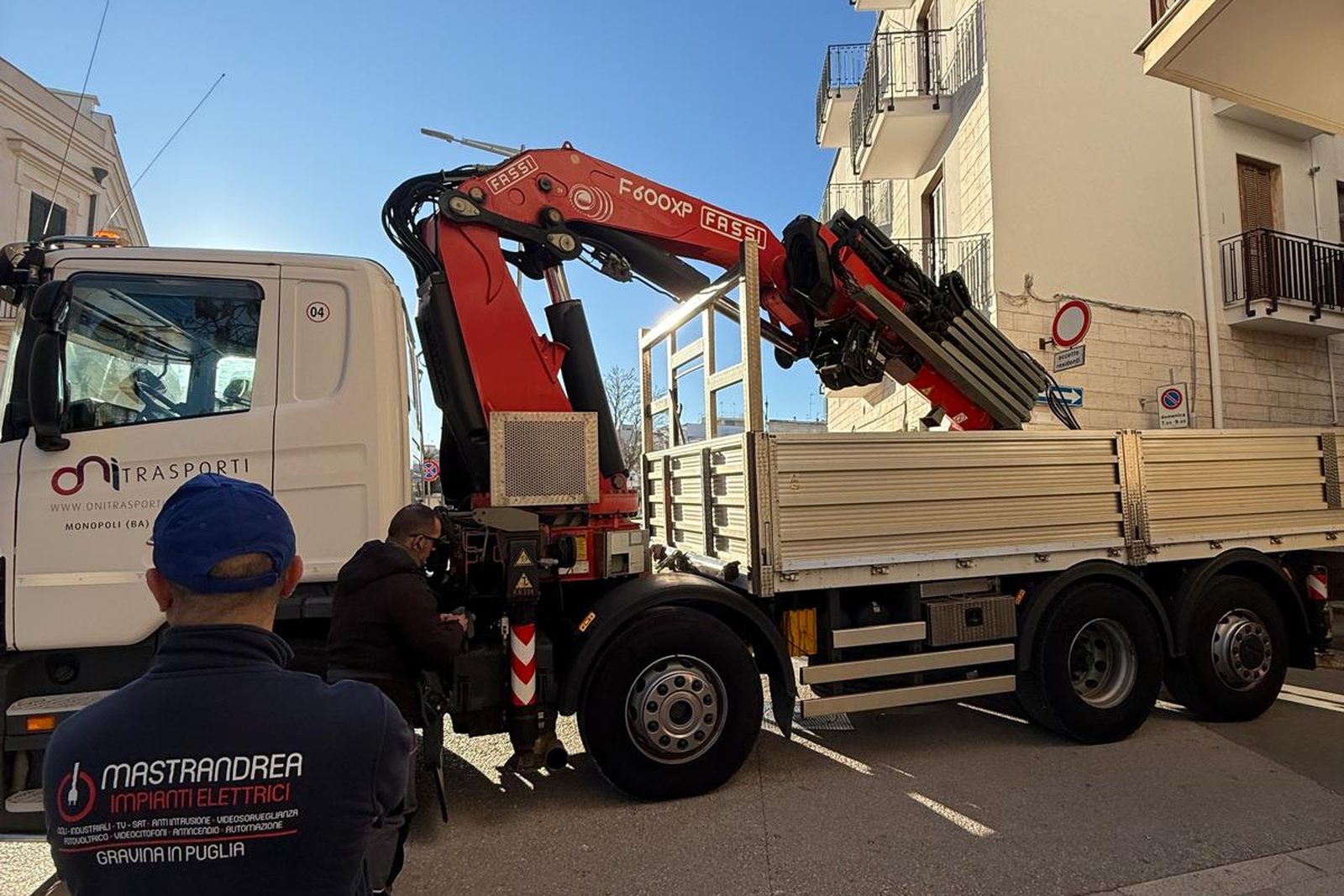 Operatori con dispositivi di protezione individuale in cantiere