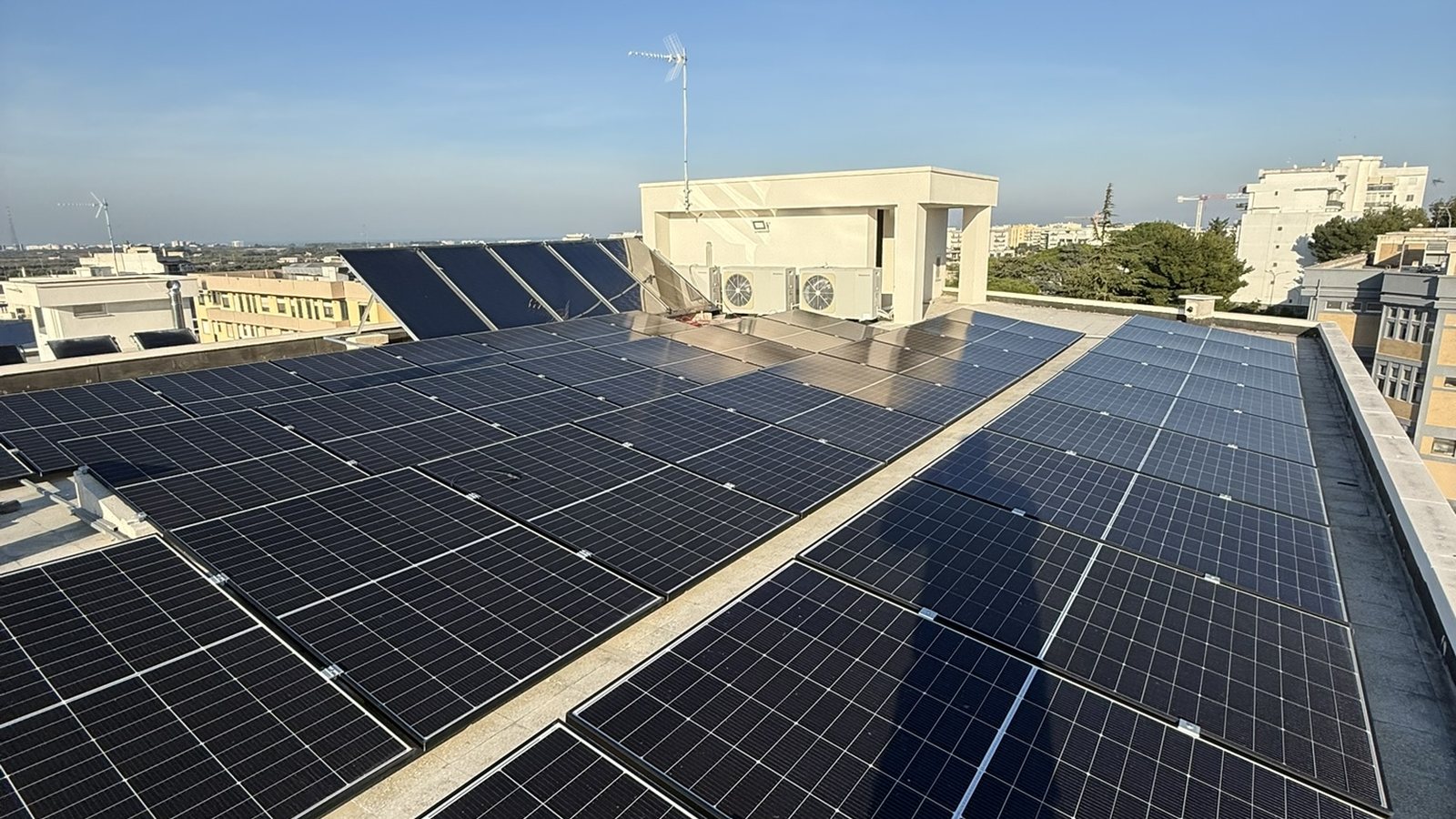 Impianto fotovoltaico sulla copertura di un capannone industriale